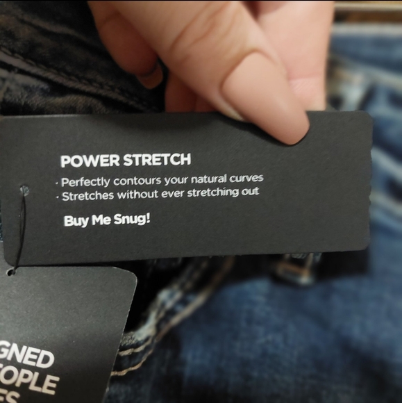 NWT 《 maurices 》 Plus Size Edgely Boyfriend High Rise Ripped Jean 24 Short - Picture 8 of 13